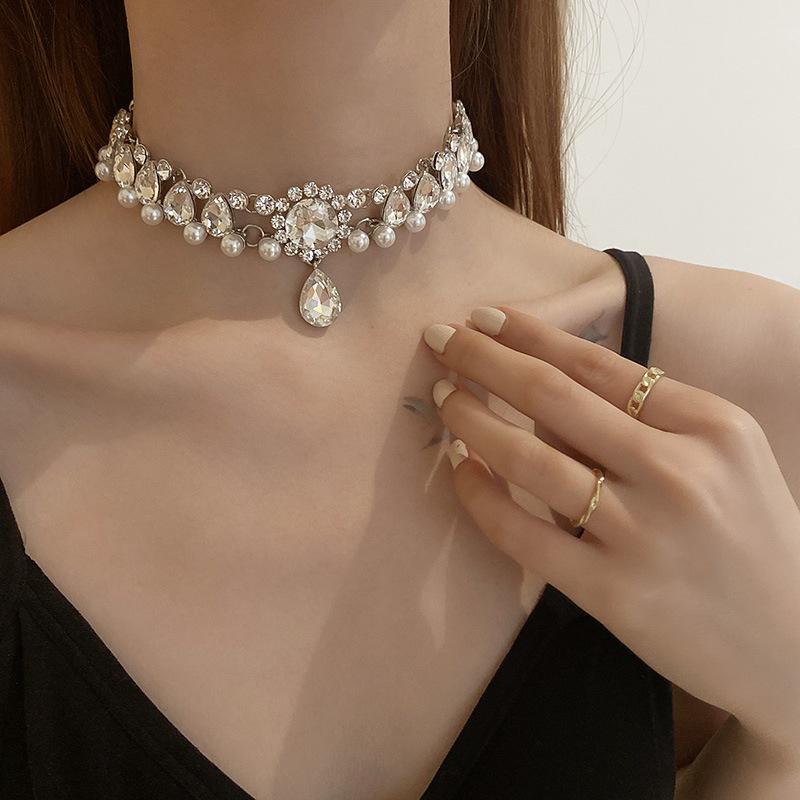 

Vintage Pearl Waterdrop Crystal Pendant Necklace Exaggerated Choker Necklaces For Women Party Luxury Jewelry Chokers