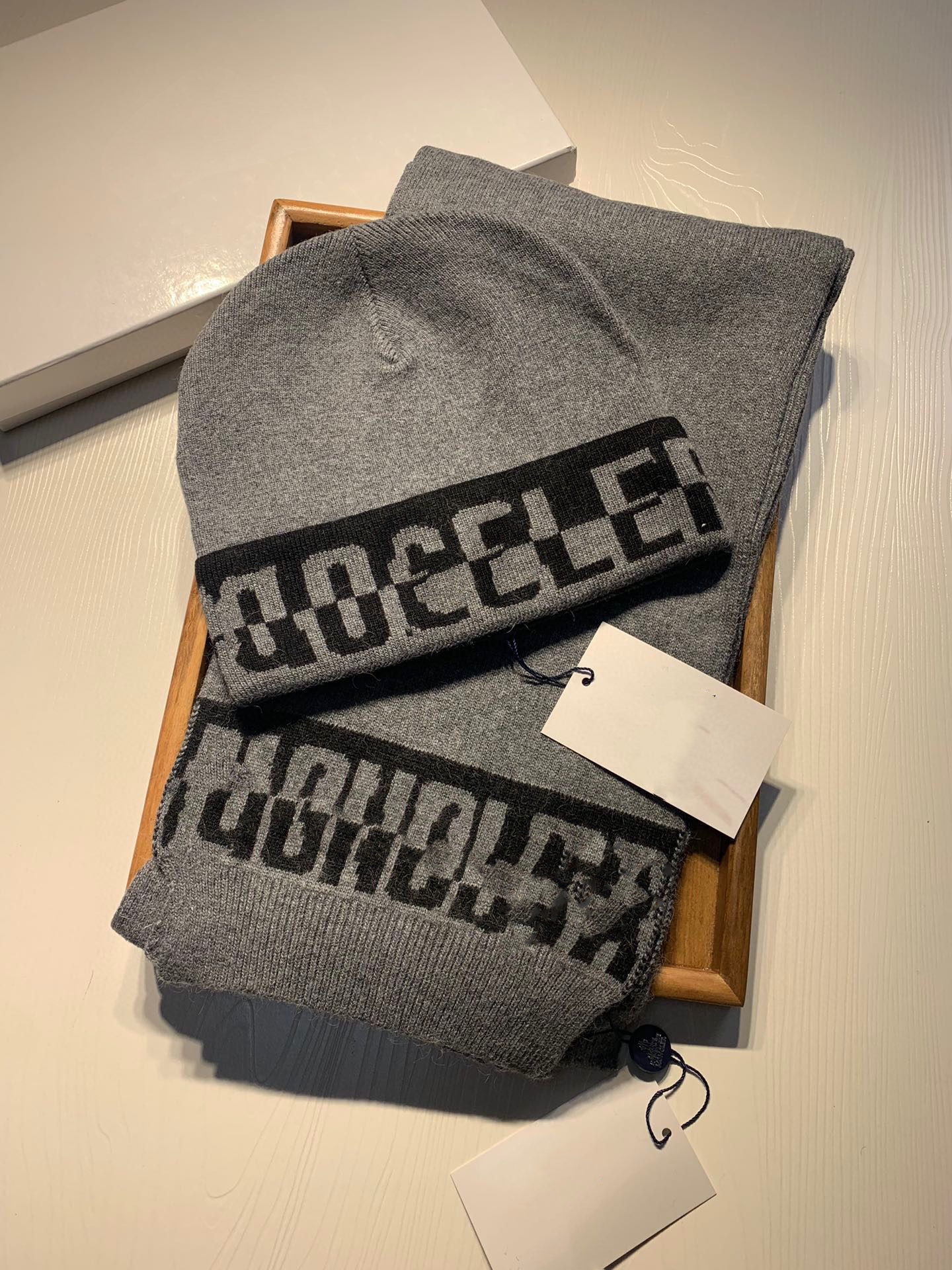 

Stylish Color scarf beanie cap Designer Letter Jacquard Beanie Men Women Warm Wool Hat Unisex Ski scarf hat, Blue;gray