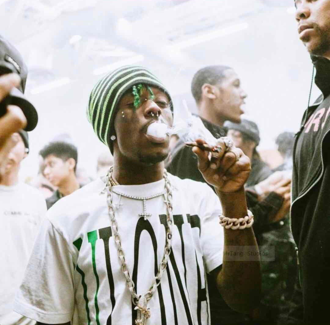 

Luxury Brand t shirt V and Lone Tokyo limited green big V short sleeve T-shirt beautiful fashion hip hop men's and women, Black