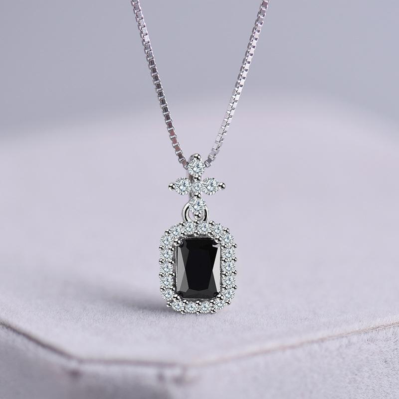 

Pendant Necklaces Luxury Trendy Cross Perfume Bottle Clavicle Chain Necklace Silver Color Crystal Jewelry Accessories Gift