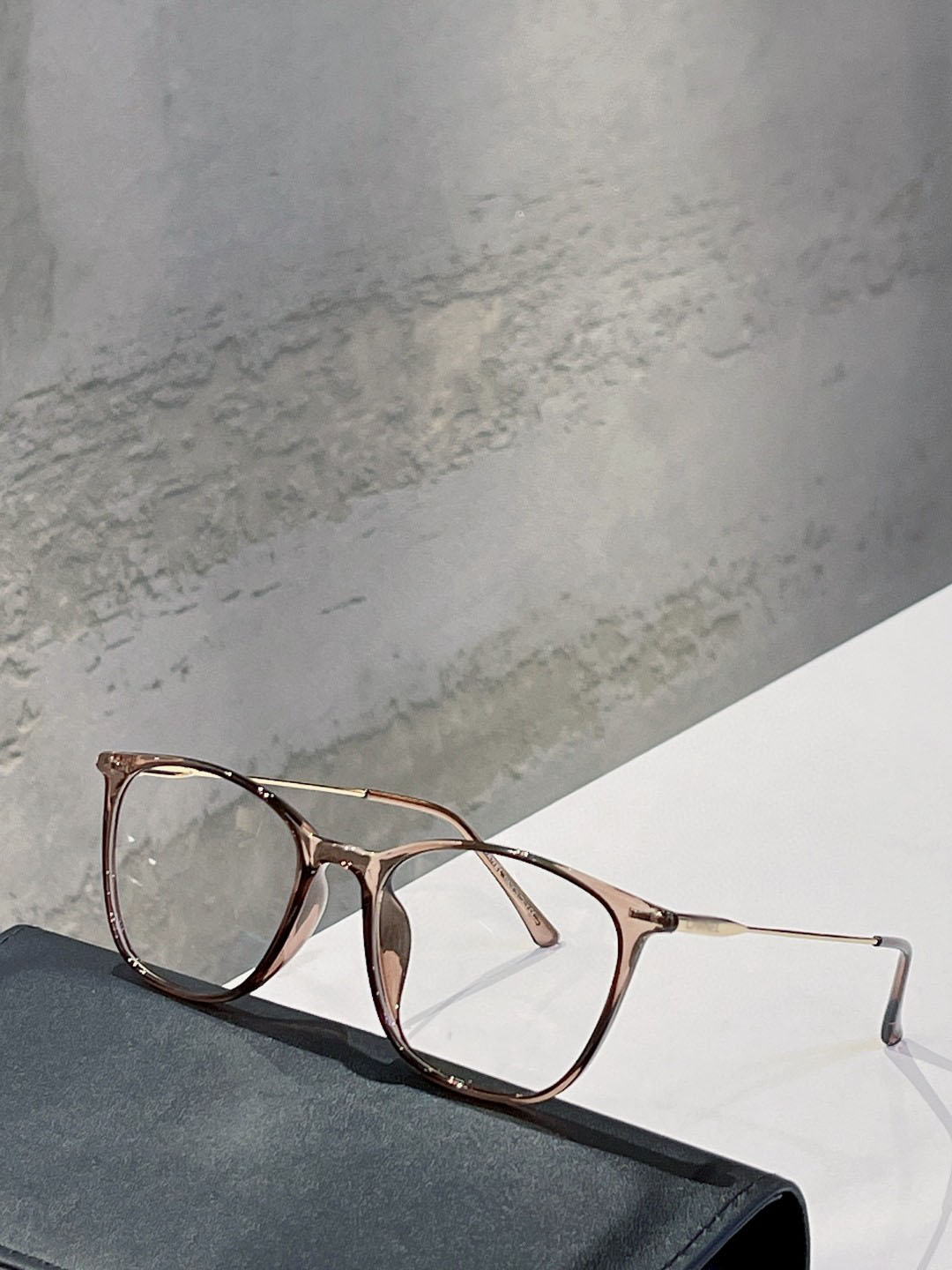 

CH 3274 Top quality designer optical glasses frame fashion retro luxury brand eyeglasses business simple design womens prescription glasses with box have LOGO