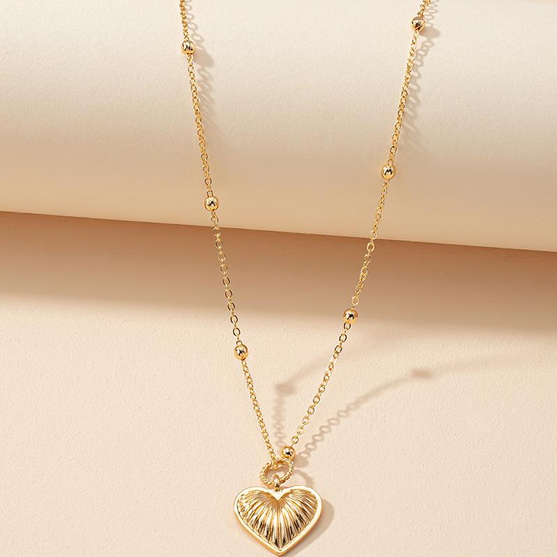 

Pendant Necklaces Romantic Heart-shaped Texture Necklace Charming Gold Clavicle Chain Jewelry For Women Elegant Party Accessories