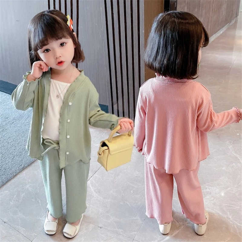 

Spring cute girls solid color pit clothes sets children loose knit cardigan and suspenders Tee 3pcs 210615, Green