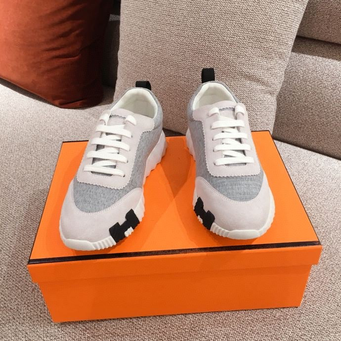 

Dio New leather Casual shoes rivet Sneakers Fashion Embroidery letters Casual shoes woman Lace up Classic Flat Shoes Large, Choose the color