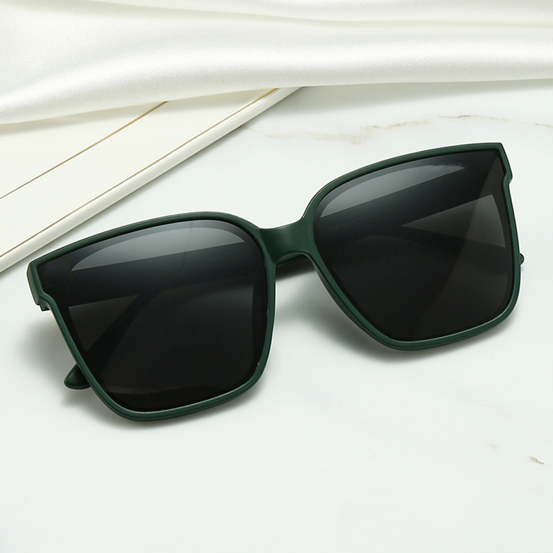 

2021 canine designer sunglasses, customized for women and men's exclusive high quality fashion ultra retro beauty UV400., White;black