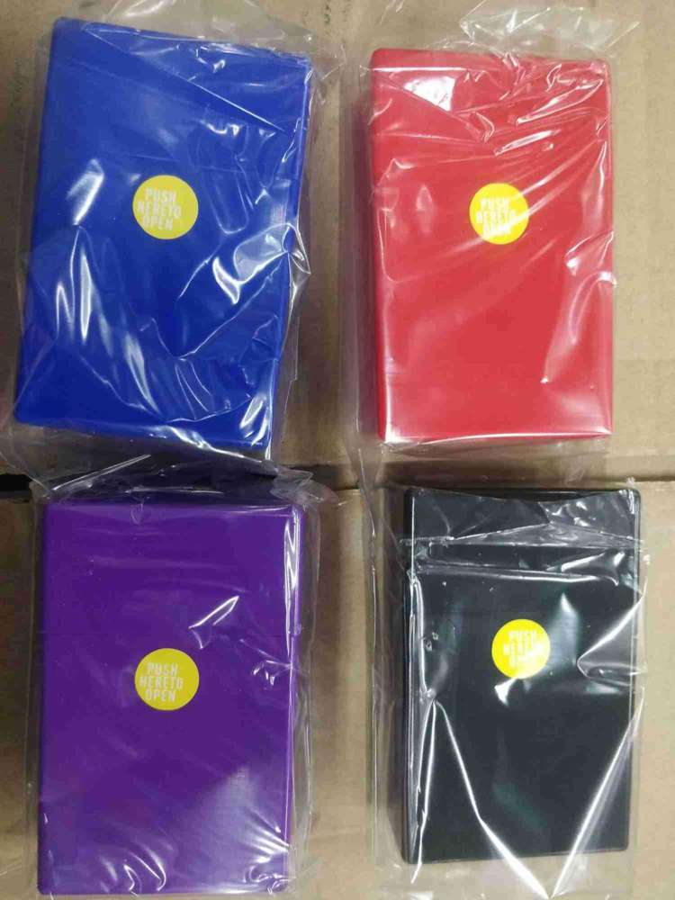 

Cigarette case Cigarette case with automatic elastic cover 20 cigarette cases