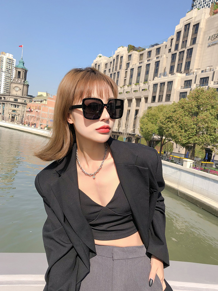 

2021 new fashion men's women's Sunglasses Designer Sunglasses Women's large box glasses simple wind artistic style elegant cl, White;black