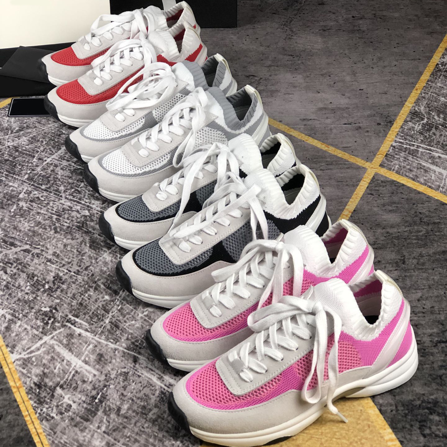 

Women Luxurys Designers Casual Shoes Summer Breathable Sneakers Party Velvet Calfskin Mixed Fiber Top Quality Sneaker Q-120, Black