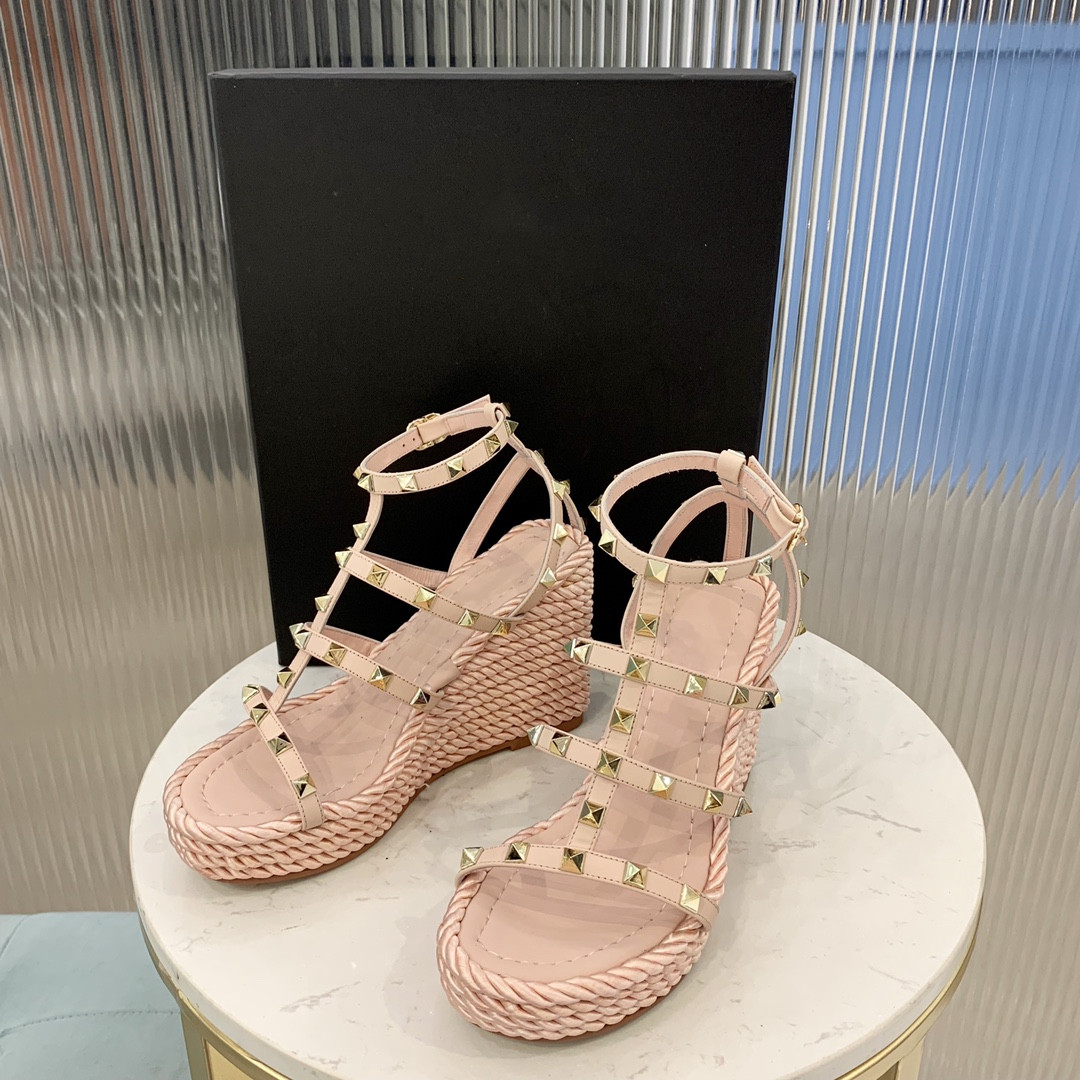 

2021 new high-end quality imported calfskin braided slope sandals vacuum plated riveted sandals fashionable ladies slope heels leisure sanda, Black