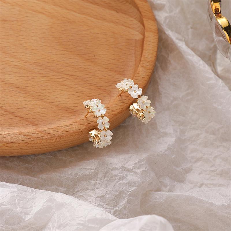 

Hoop & Huggie Classic Shell Round Women Earrings Flower Fashion Circle Female Simple Jewelry