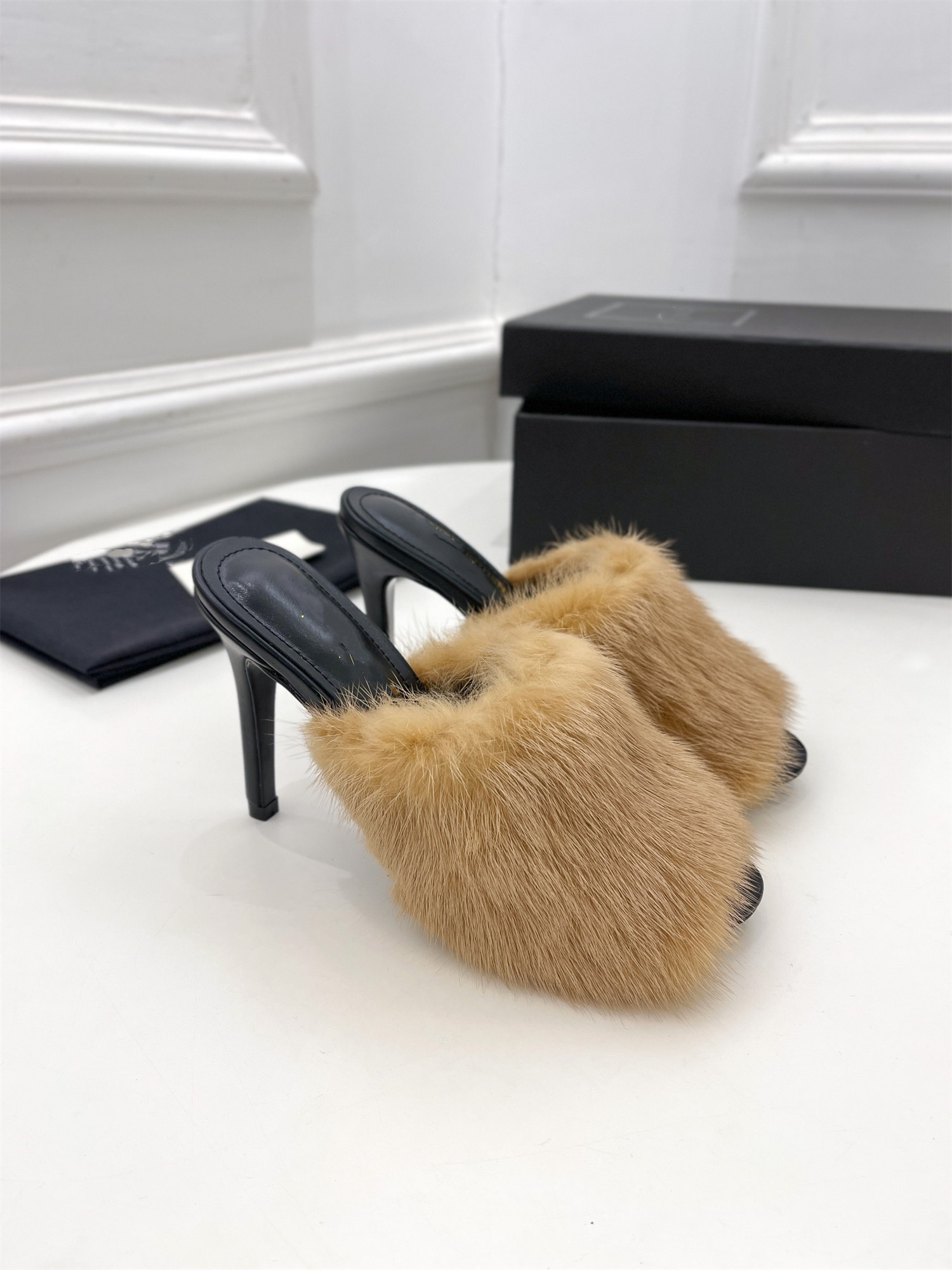 

2022 designer slippers spring and summer fashion high heels mink fur fabric novel sexy fashion all-match height 12 cm black brown size 35-43