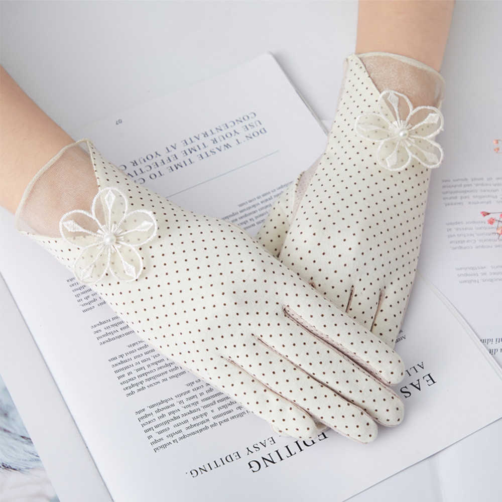 

2020Summer Women UV Sunscreen Short Sun Female Gloves Fashion Ice Silk Lace Driving Of Thin Touch Screen Sexy Lady Gloves Y0827
