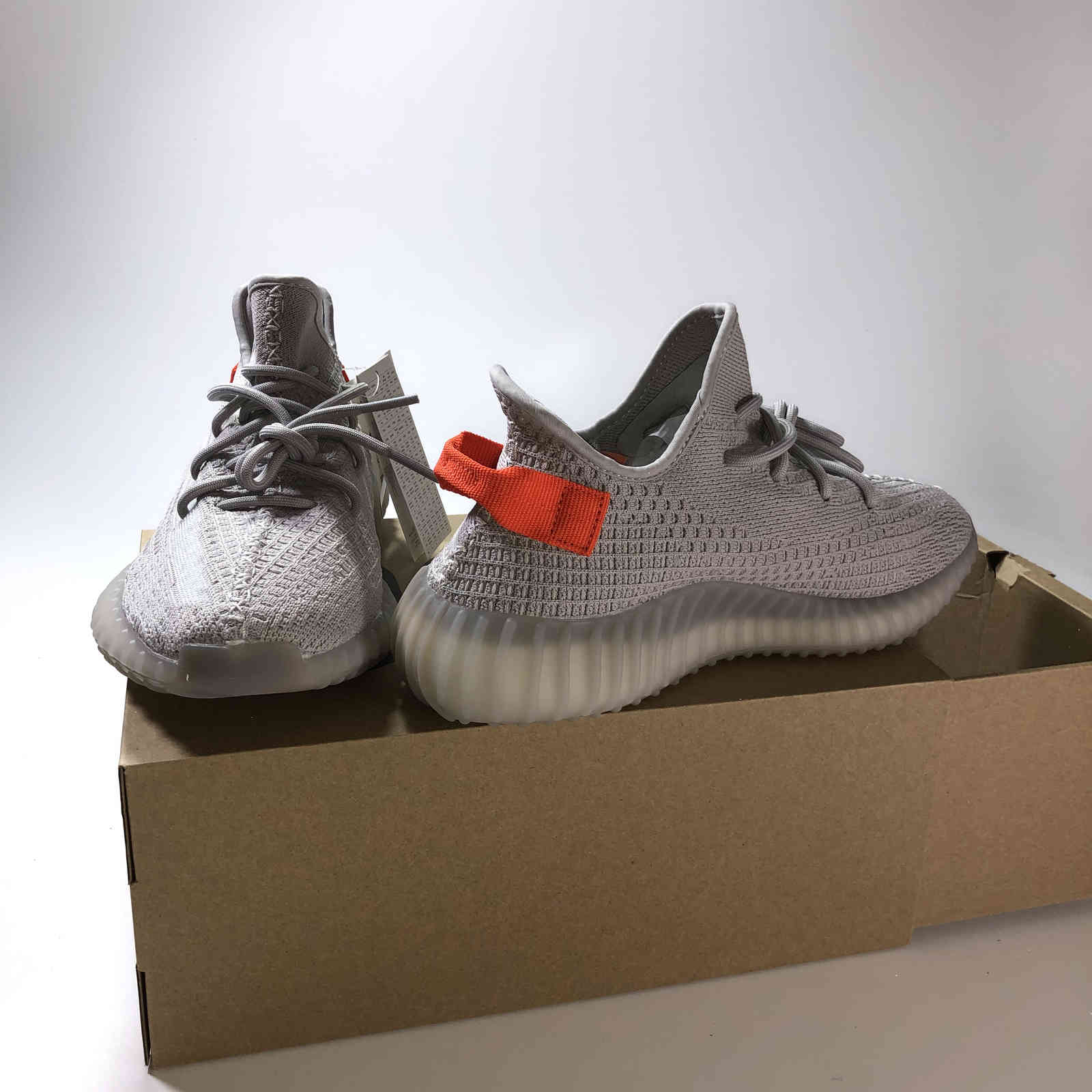

With Box Yecher Oreo Israfil Cinder Reflective Kanye West Bred Zyon Men Running Shoes Women Trainers Sport Sneakers Size 13