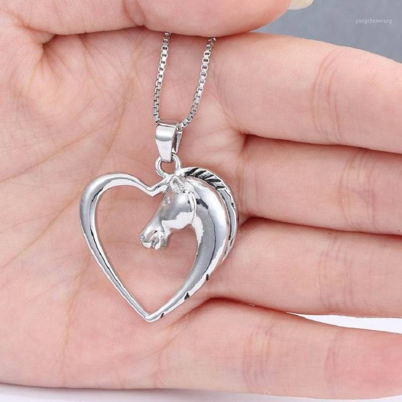 

Chains Stainless Steel Horse Head Necklace For Men Women Heart Shaped Box Chain Fashion Punk Vintage Polished Pendant Chunky Jewelry
