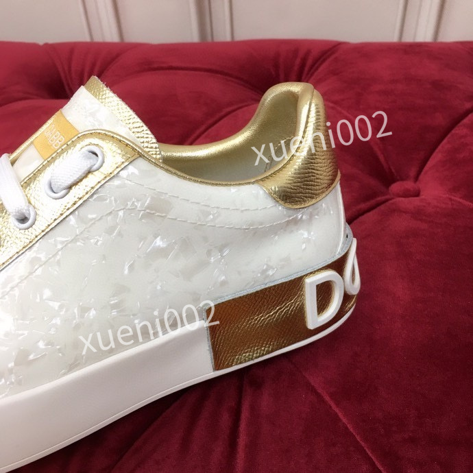 

Top Quality Casual Shoes boots Mens Womens Luxury Sneaker Cow Leather Designers Bee Pattern Bottom Tiger Red Stripes Sports White Designer Trainers hc200903, 05