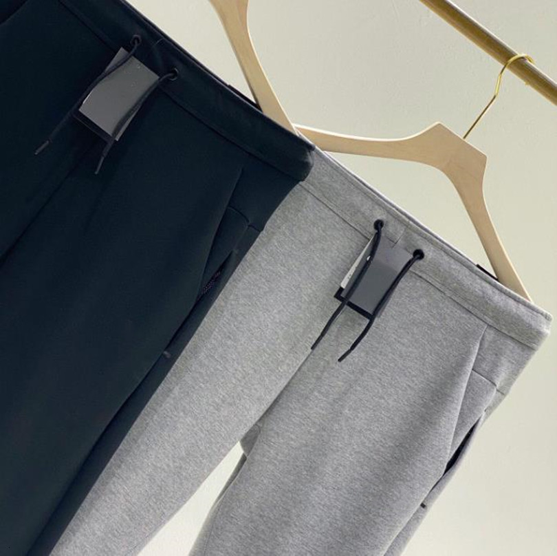 Pantalon pour hommes Noir Gris Plat Plat Pantalons en coton Hommes Bottoms Mens Joggers Tech Tech Camo Camo Running 2 Couleurs Taille Asiatique M