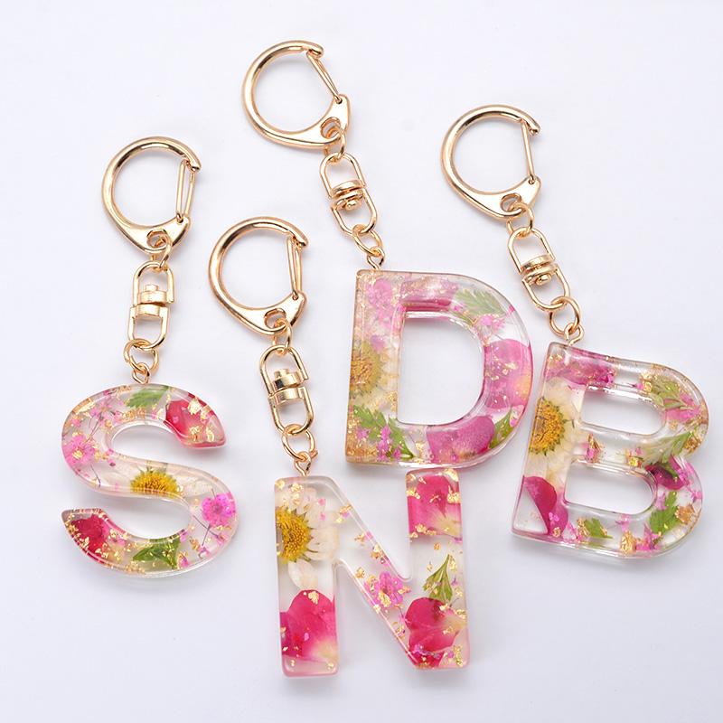

Keychains 1PC Keyring Dried Flower English Letter Keychain 26 Words A TO Z Handbag Pendant Charms For Woman Bag Ornament Key Ring Holder
