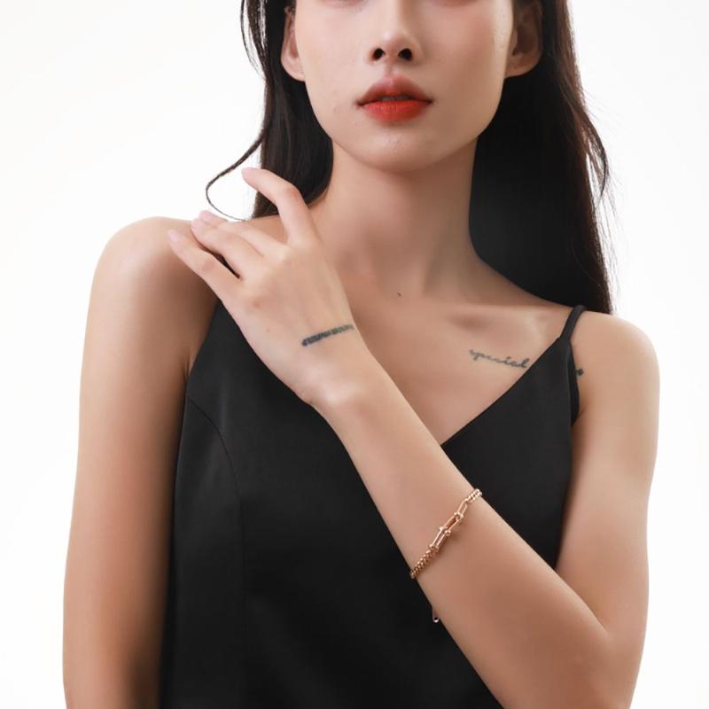 

Charm Bracelets Hip Hop Titanium Steel Bangles Student Girl Women Bracelet Korean Style Wristband Cuban Chain Fashion Jewelry, Golden;silver