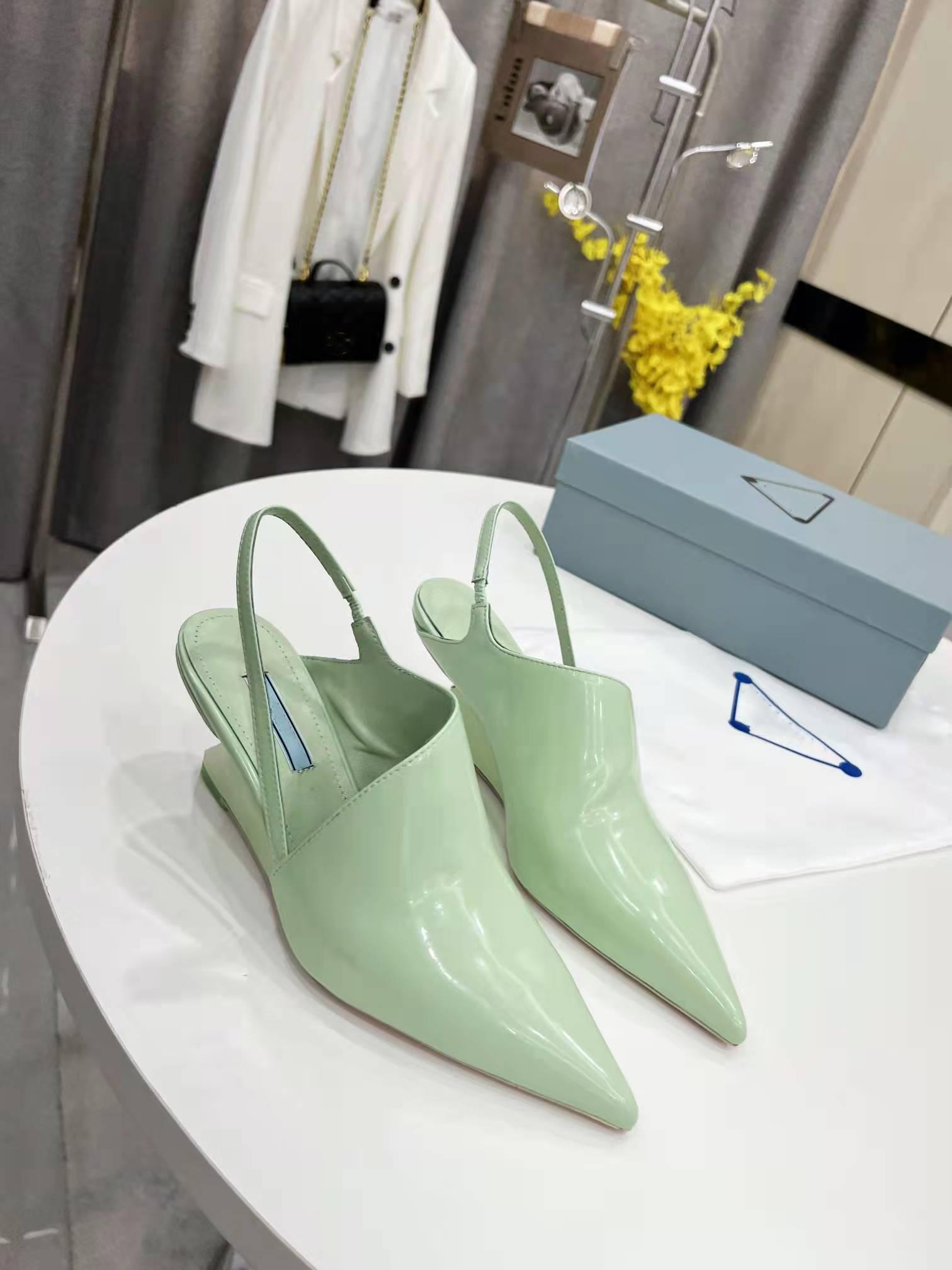 

2022SS Brushed leather sandals Small pure and fresh contain costly temperament length shoes High heels with shiny leather rear lace Size 35-41, Red