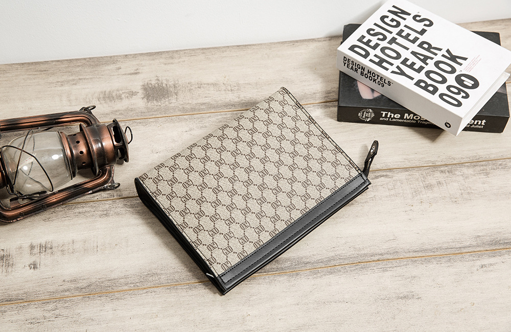 

Luxurys Clutch Bags Toiletry Pouch Handbags Purses Men Women Evening Leather Shoulder Bag Wallets Card Holder Chain Key Pouchs wallet 26cm 29cm 32cm, With logo