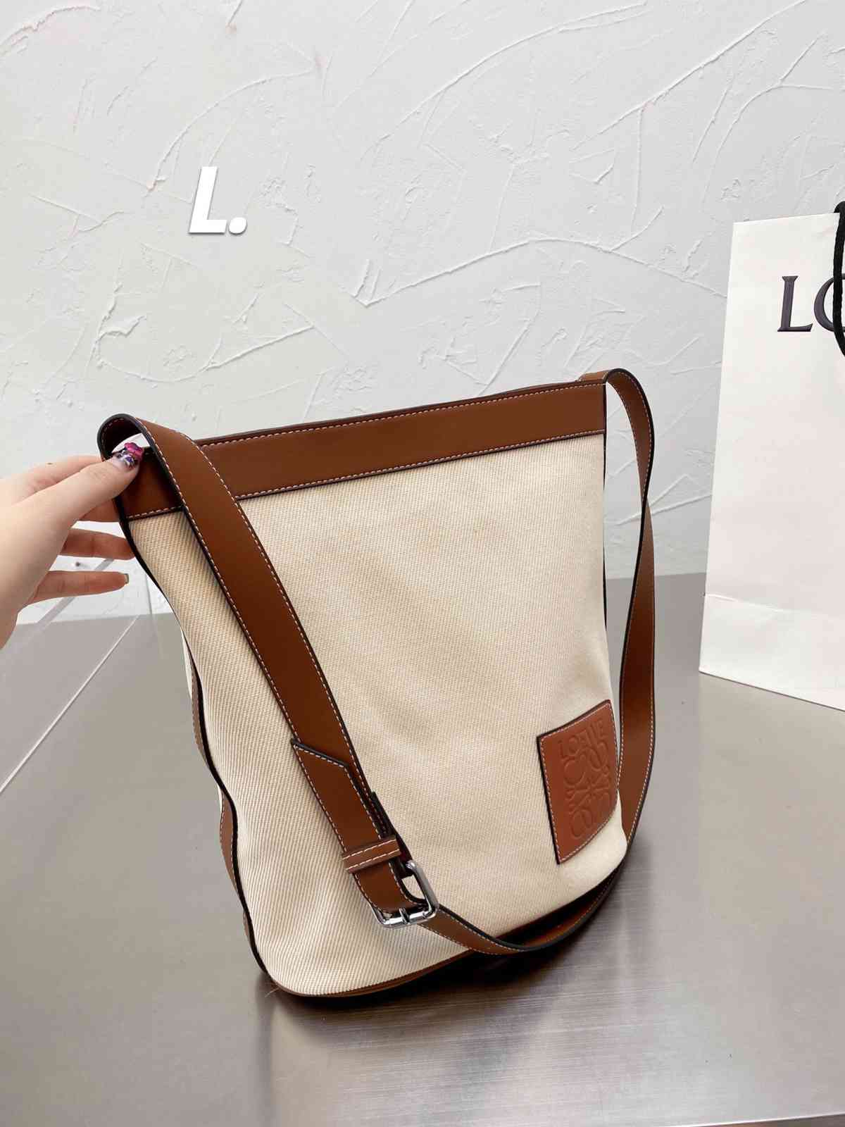 

Top quality shoulder bags women chain crossbody bag handbags circle designer purse high quality female crossbag Loewe Storage bag DS92