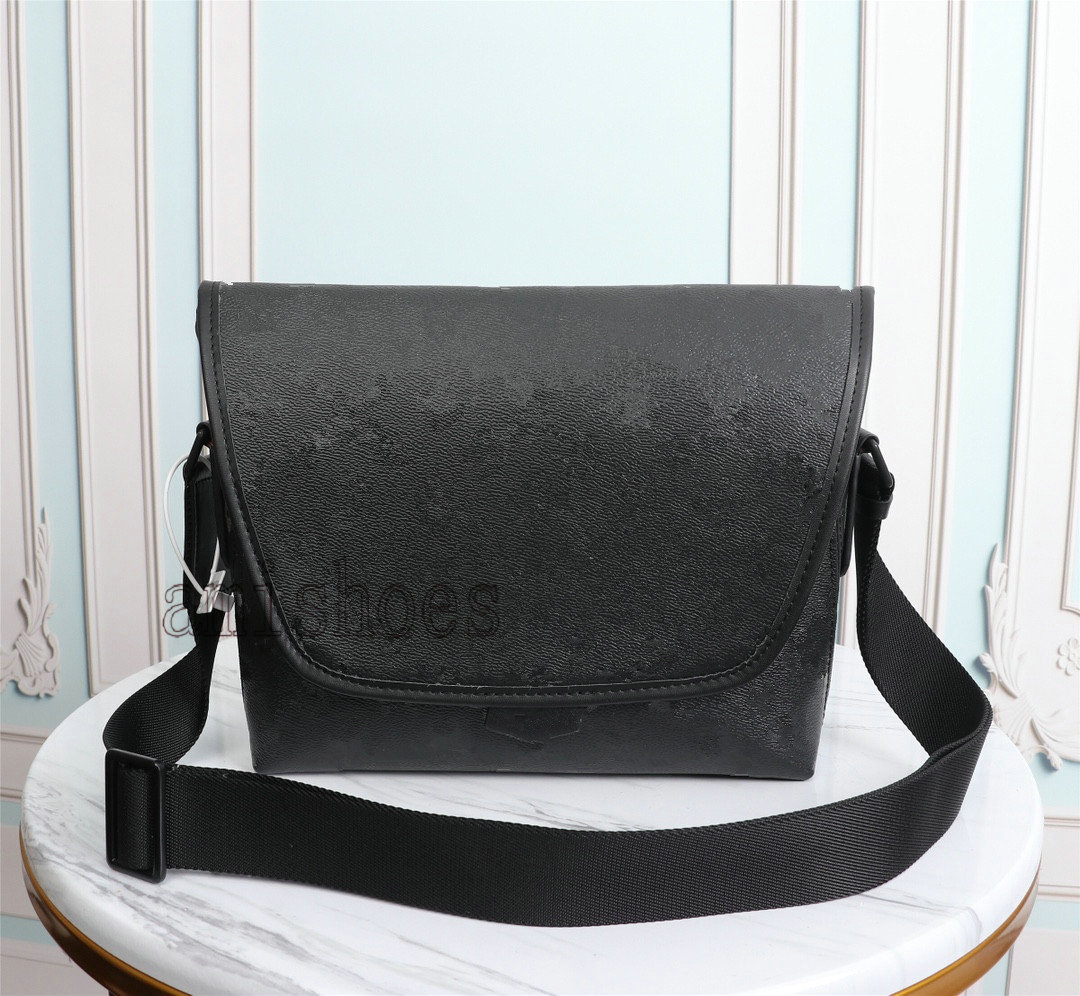 

Mens Odyssey Messenger PM Shoulder Bag Canvas Leather Cross Body Eclipse Black Purse Totes Luxurys Designers Handbag M44223 44223