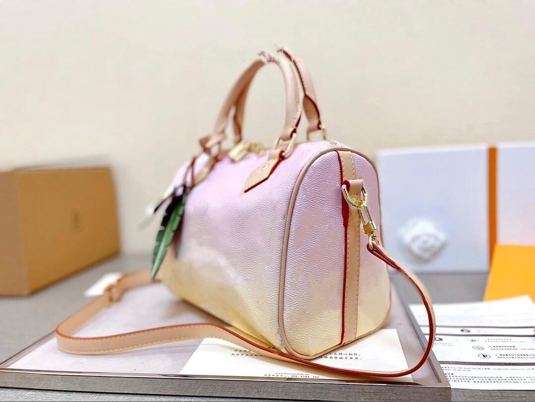 

M45724 Women Messenger Travel bag Classic Style Fashion bags Shoulder Lady Totes handbags 25cm With key lock