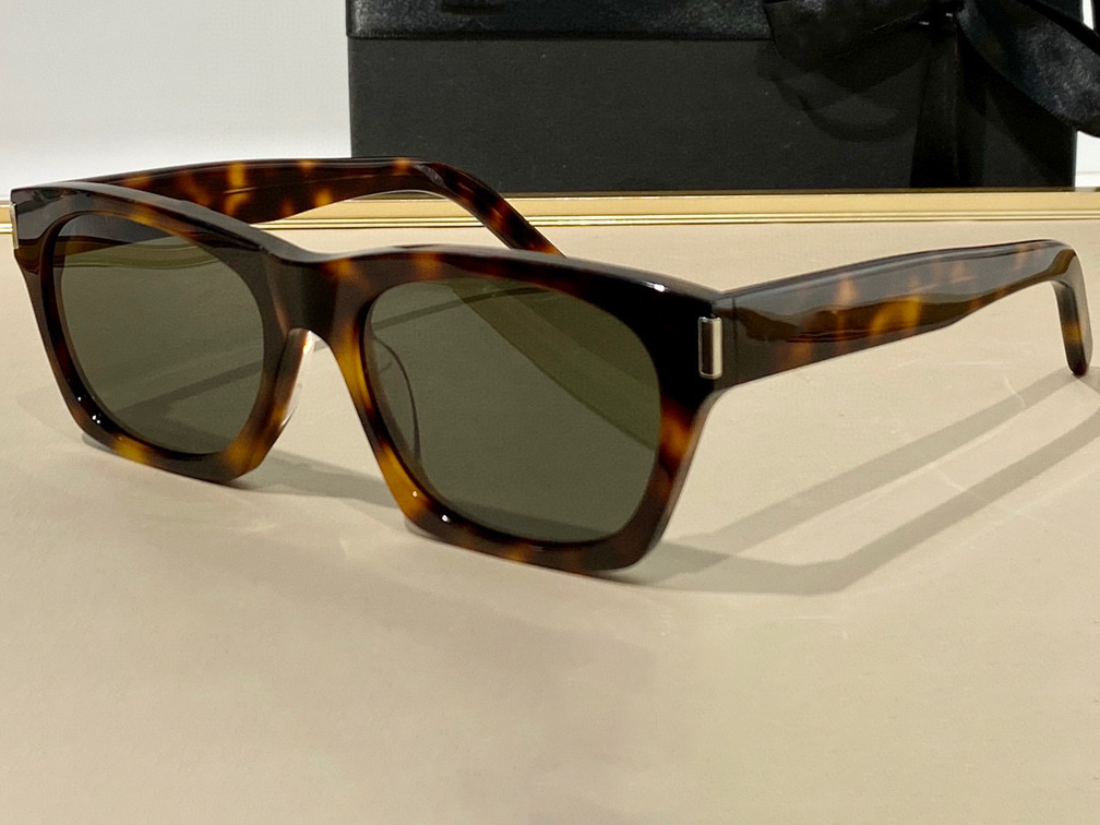 

Sunglasses For Men and Women Summer style Anti-Ultraviolet 402 Retro Plate Plank Full frame square fashion Eyeglasses Random Box, White;black