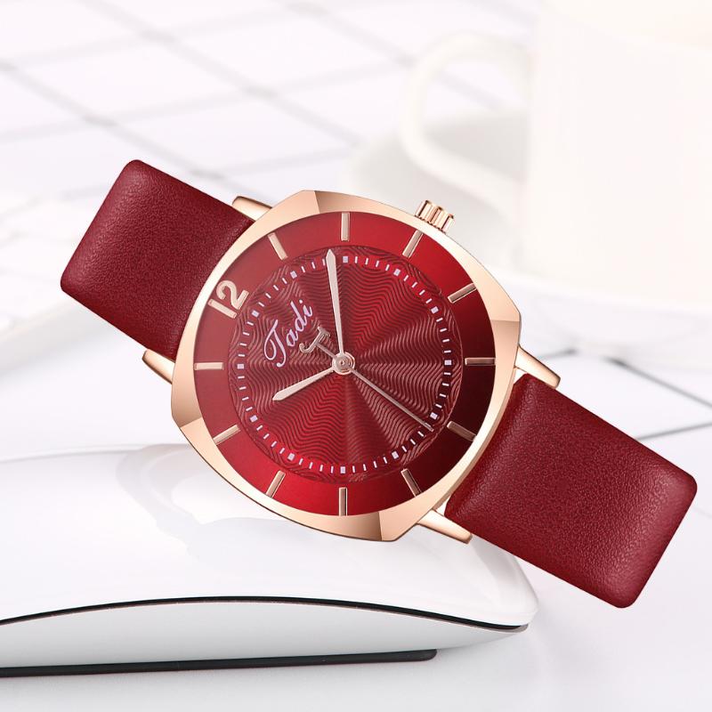 

Orologio Donna Women Quartz Watch Charming Ladies Leather Strap Analog Wrist Bracelet Set 2021 W3 Wristwatches