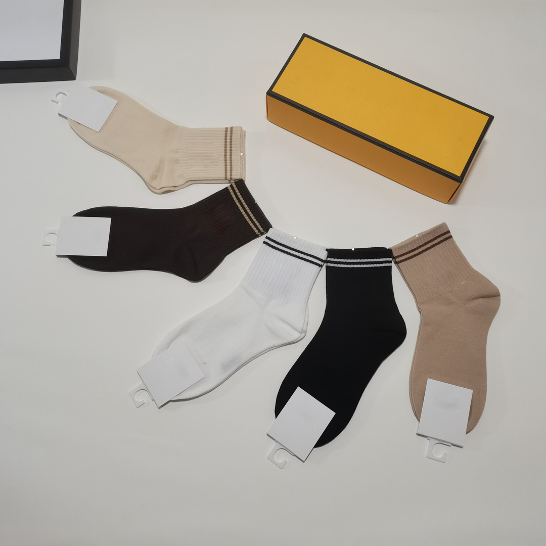 

2021 Fashionable women's designer socks , a box of 5 pairs must have good air permeability in autumn winter, Multi