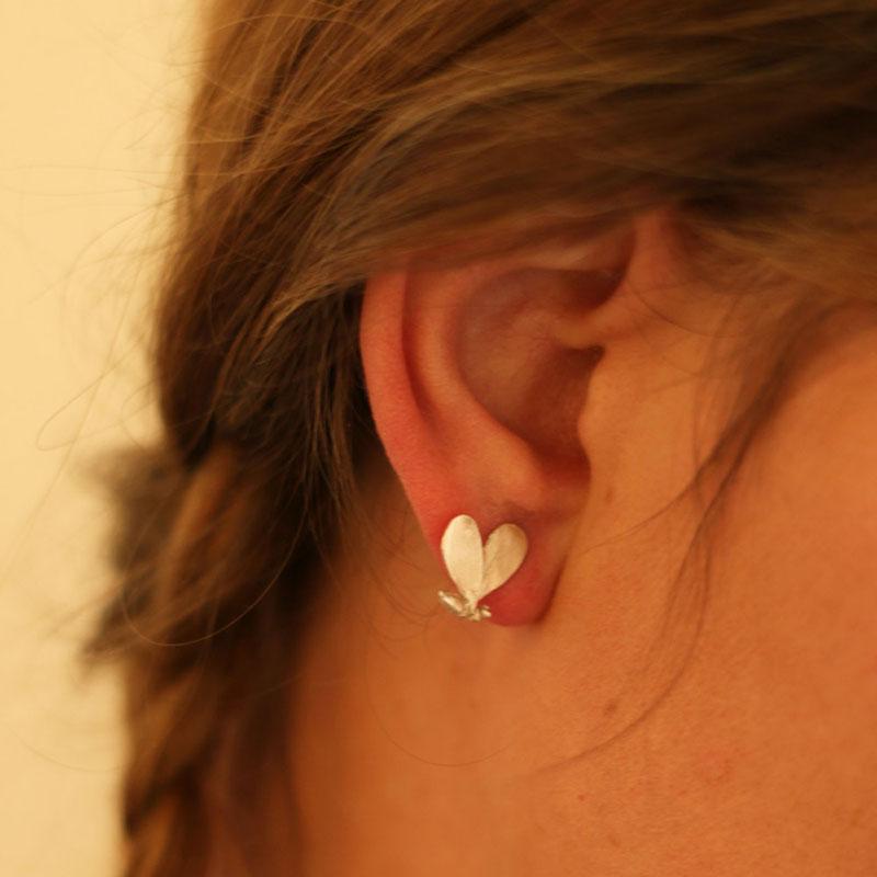 

Stud Mori Girl Cute Honeybee Side Studs Earrings For Women 2021 Original Fresh Silver Color Tiny Mini Animal Moths Jewelry