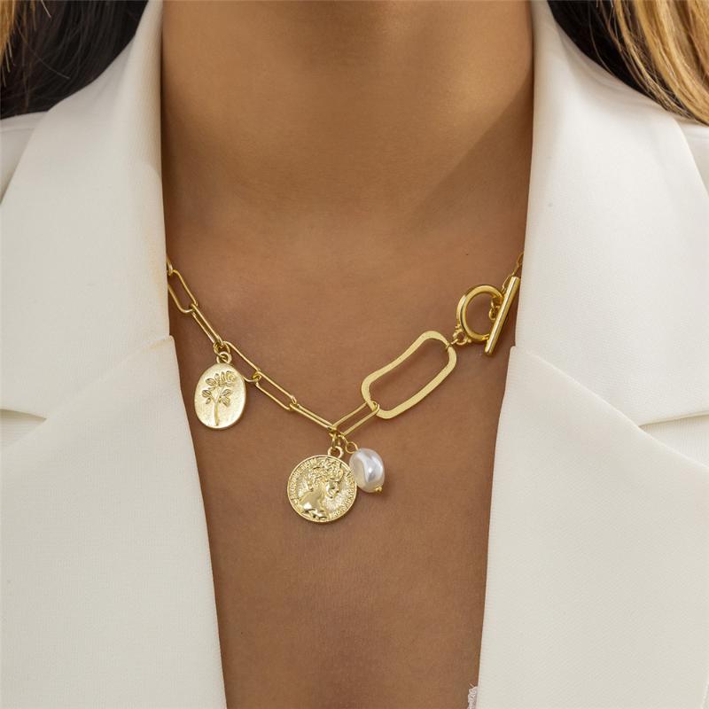 

Chokers Cosysail Unique Portrait Coin Pendant Necklace For Women Gothic Punk Thick Chain OT Buckle Versatile Jewelry 2022