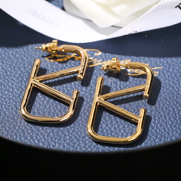 

Vintage Copper Charm Big Alphabet V Hollow Square Shape Hoop Stud Earrings Brand Designer Jewelry For Women