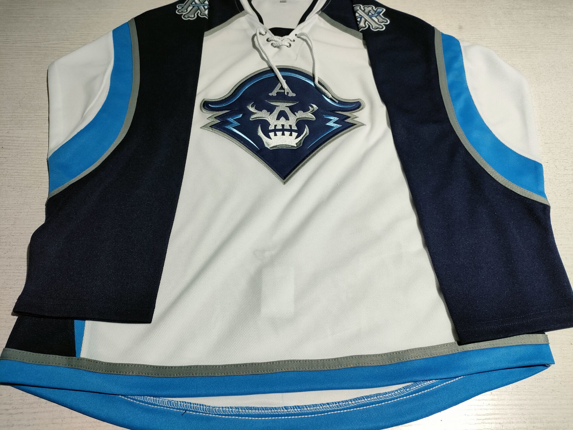 

Custom Mens CCM Quicklite Milwaukee Admirals Hockey Jersey Customized Premier White AHL Jerseys Any Name number Stitched