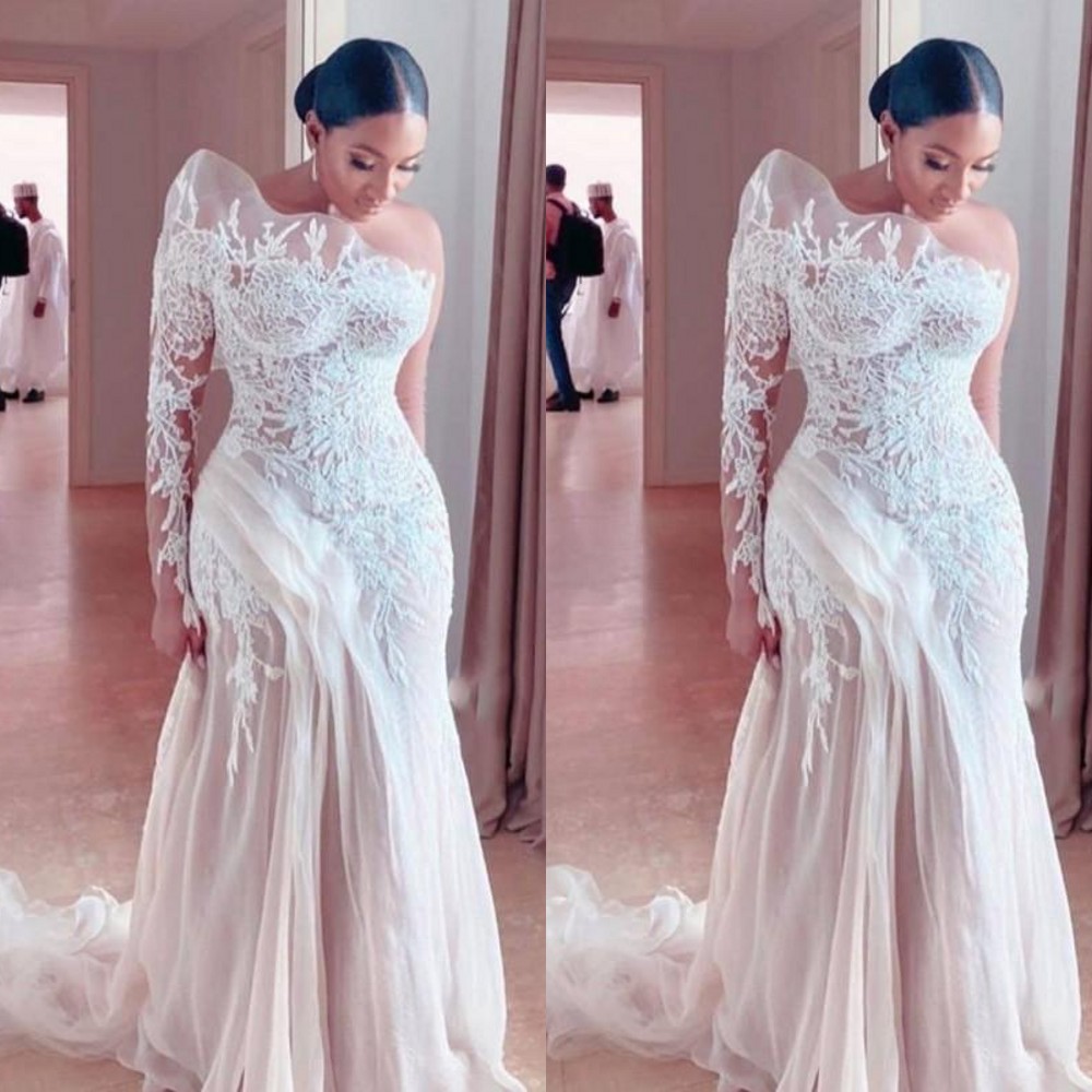 

2022 Retro Lace Appliques Mermaid Sheath Wedding Dresses Bridal Gowns Sexy One Shoulder Saudi Arabia Illusion Sheer Long Sleeve Tulle Sweep Train Spring, White