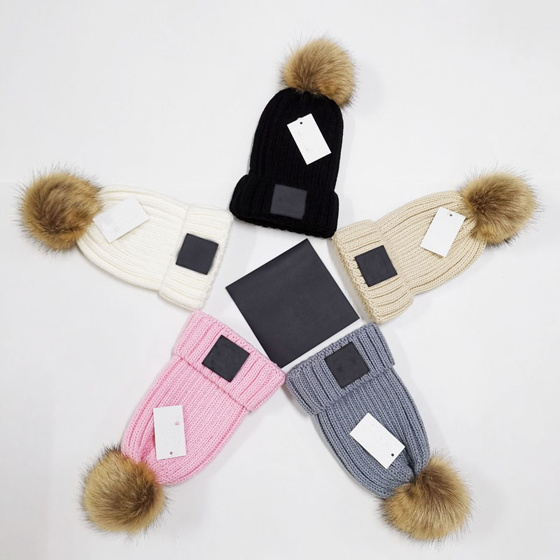 

Designer brand Beanie Skull Caps Fashion Warm Hairball Hats Breathable Hat 5 Color Top Quality