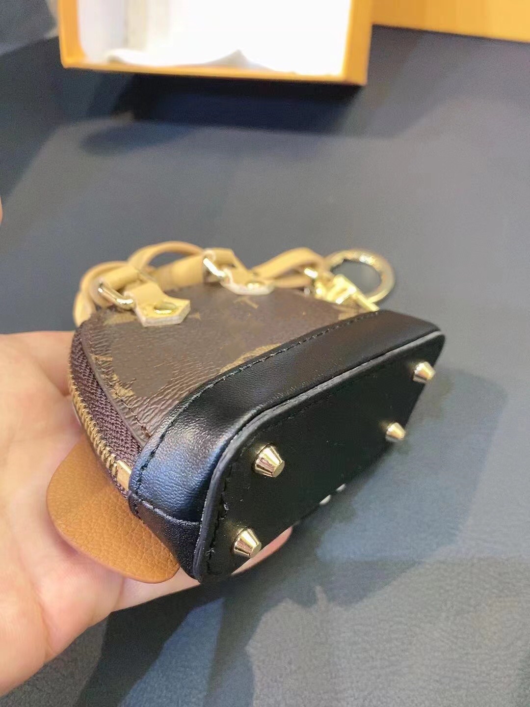 

2021 Designer Letter Wallet Keychain Keyring Fashion Purse Pendant Car Chain Charm Brown Flower Mini Bag Trinket Gifts Accesso