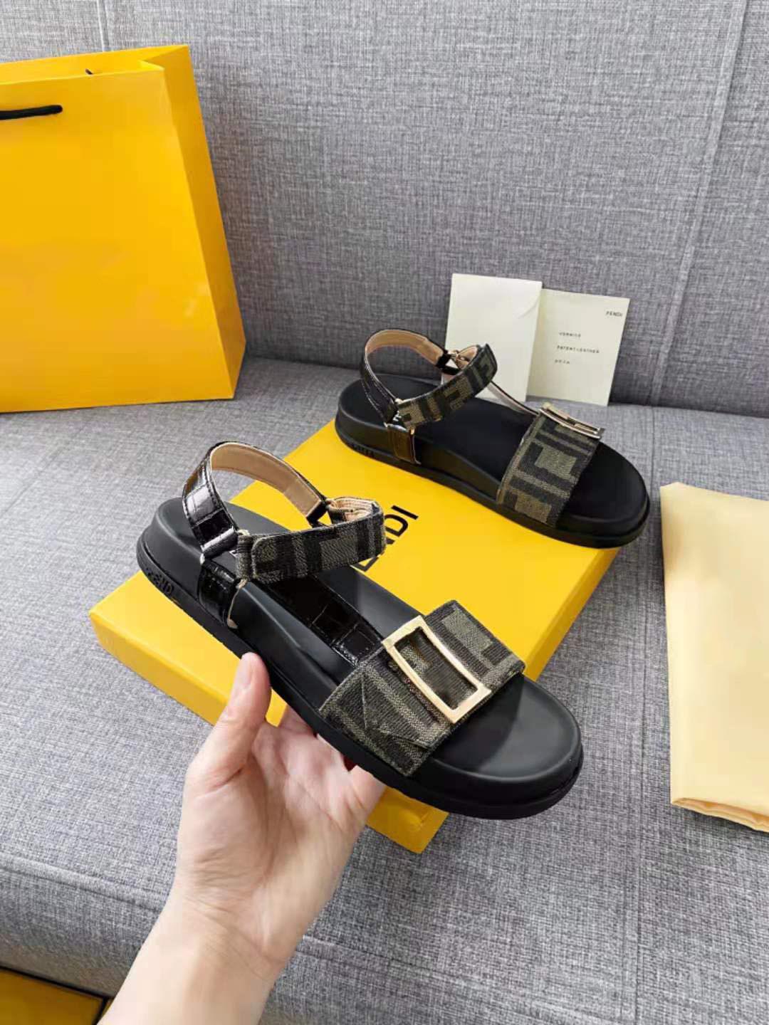 

2021 top designer luxury flat sandals summer gladiator letters wide bottom comfortable casual shoes ladies beach shoes large size 35-41, 1# pink