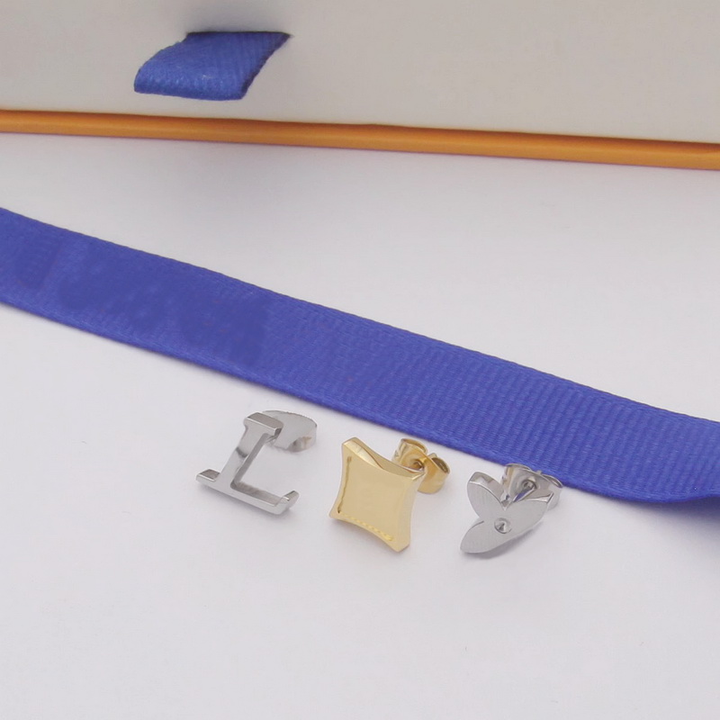 

Europe America Fashion Style Earring Lady Womens Titanium Steel Double Color Metal V Initials Flower Diamond 18K Gold 3Pc Sets Stud Instinct Earrings M00530