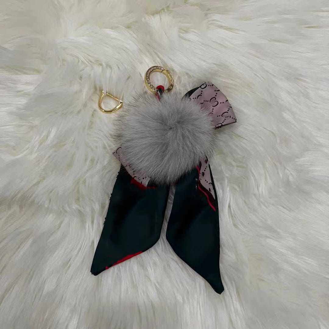 

Luxurys silk ribbon Key chain bulingbuling Buckle lovers Car Keychain Handmade Leather Designers Keychains Men Women Bag Pendant Accessories 10 Color