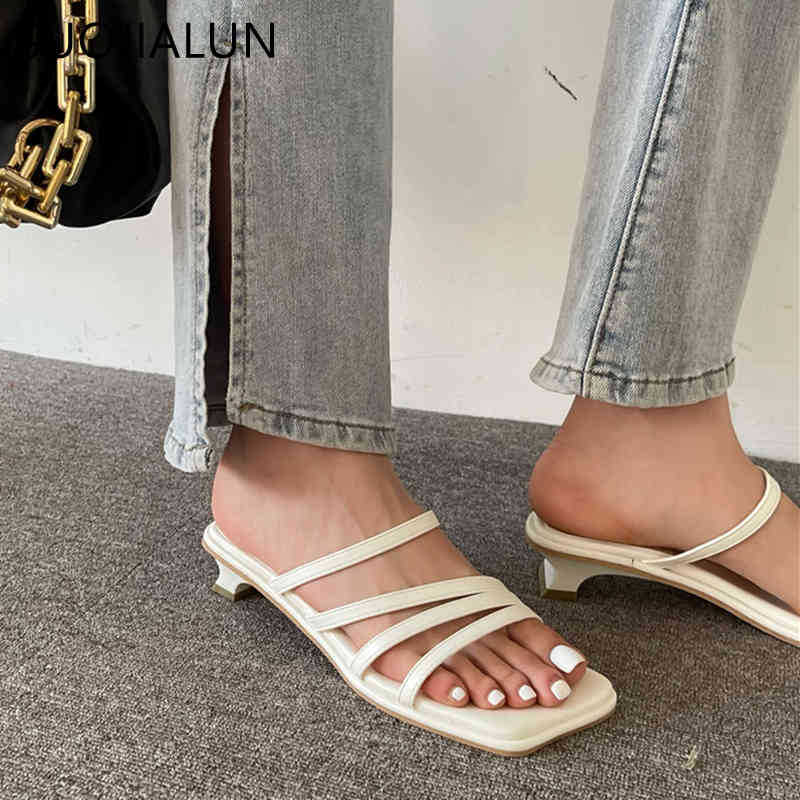 

SUOJIALUN Fashion Square Low Heel Women Sandal Summer Narrow Band Slides Outdoor Casual Beach Slipper Ladies Squae Toe Flip Flop K78, Blue