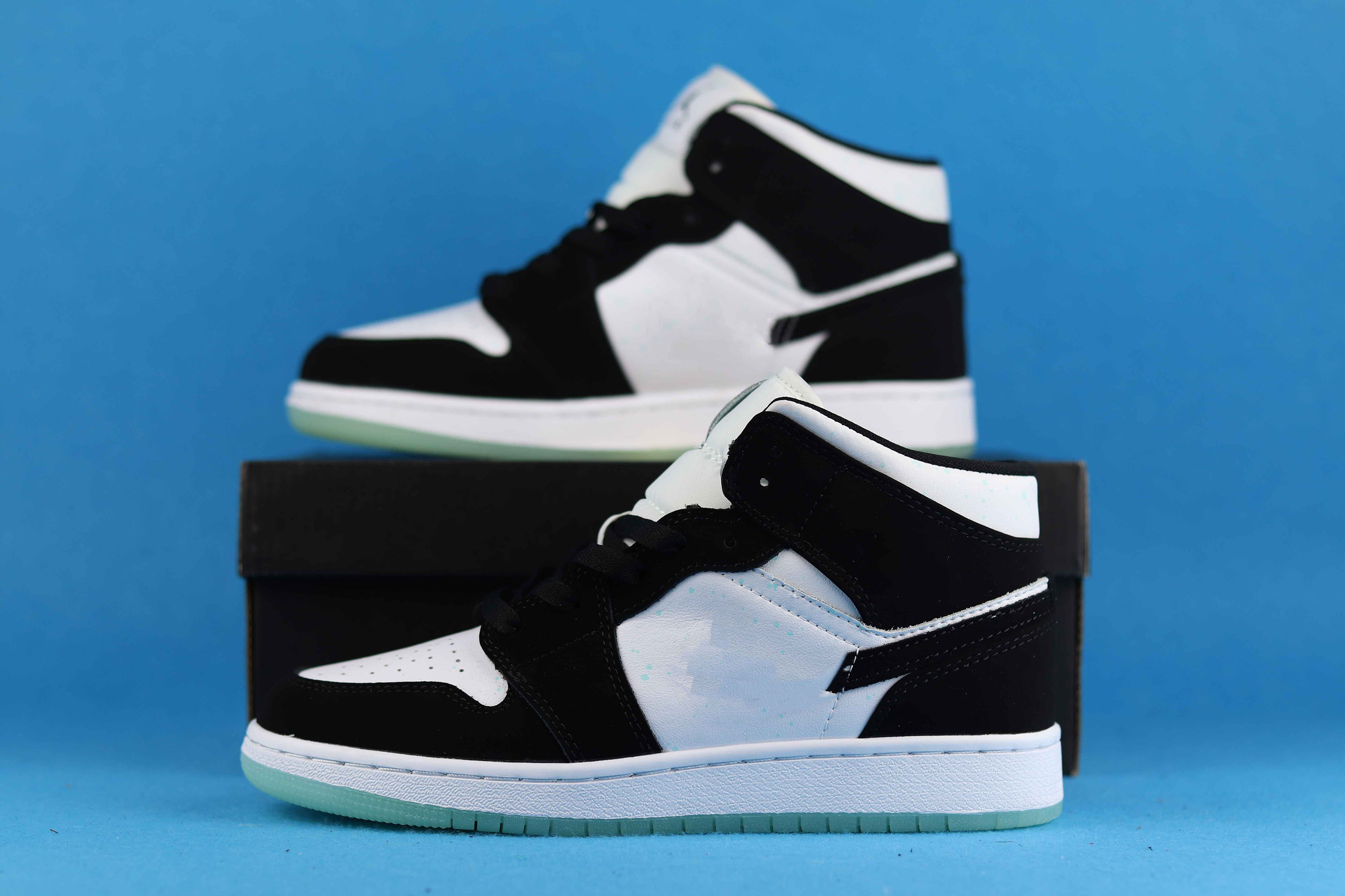 

Genuine Jumpman 1 Mens and Womens Basketball Shoes Luminous Base Panda Gypsophila Chinese Couples Sports Size 36--47.5, #1