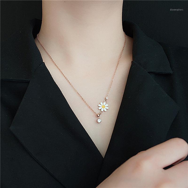 

Heifeng Fashion Jewelry Flower Pendant Necklace Sweet Korean Temperament Pretty Design Chain For Women Gifts Chains