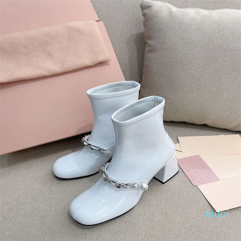 

2021 design patent leather women's boots Pearl chain buckle Designer boot Chunky high-heels Black Blue Cool and Cute style winter shoes 6