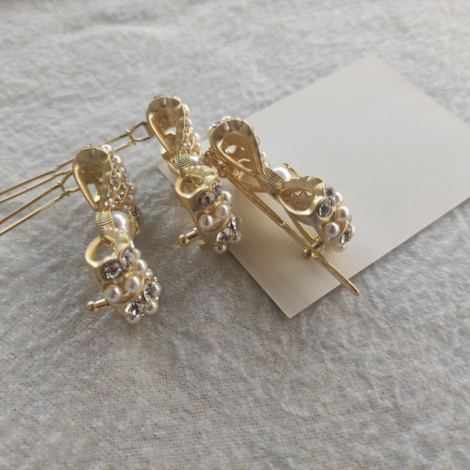 

metal fashion hair clips C letters Classic rhinestone pearls design hair accessories gift With paper card, Golden;silver