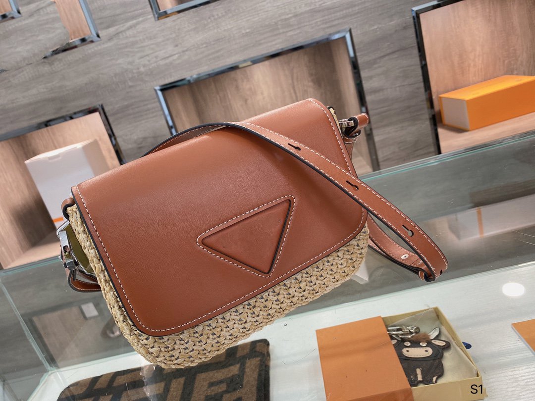 

Fashion characteristic hand-made woven one-shoulder small square bag with simple lines and soft body size: 20.5 16