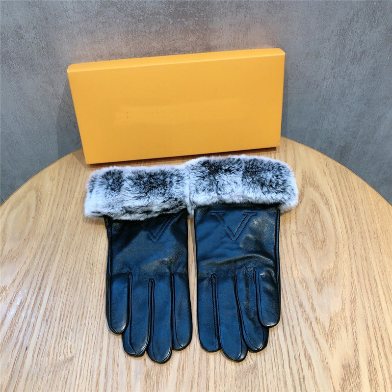 

Luxury Winter Letter Embroidery Gloves Women Touch Screen Mittens With Velvet Inside Outdoor Ladies Warm Gloves