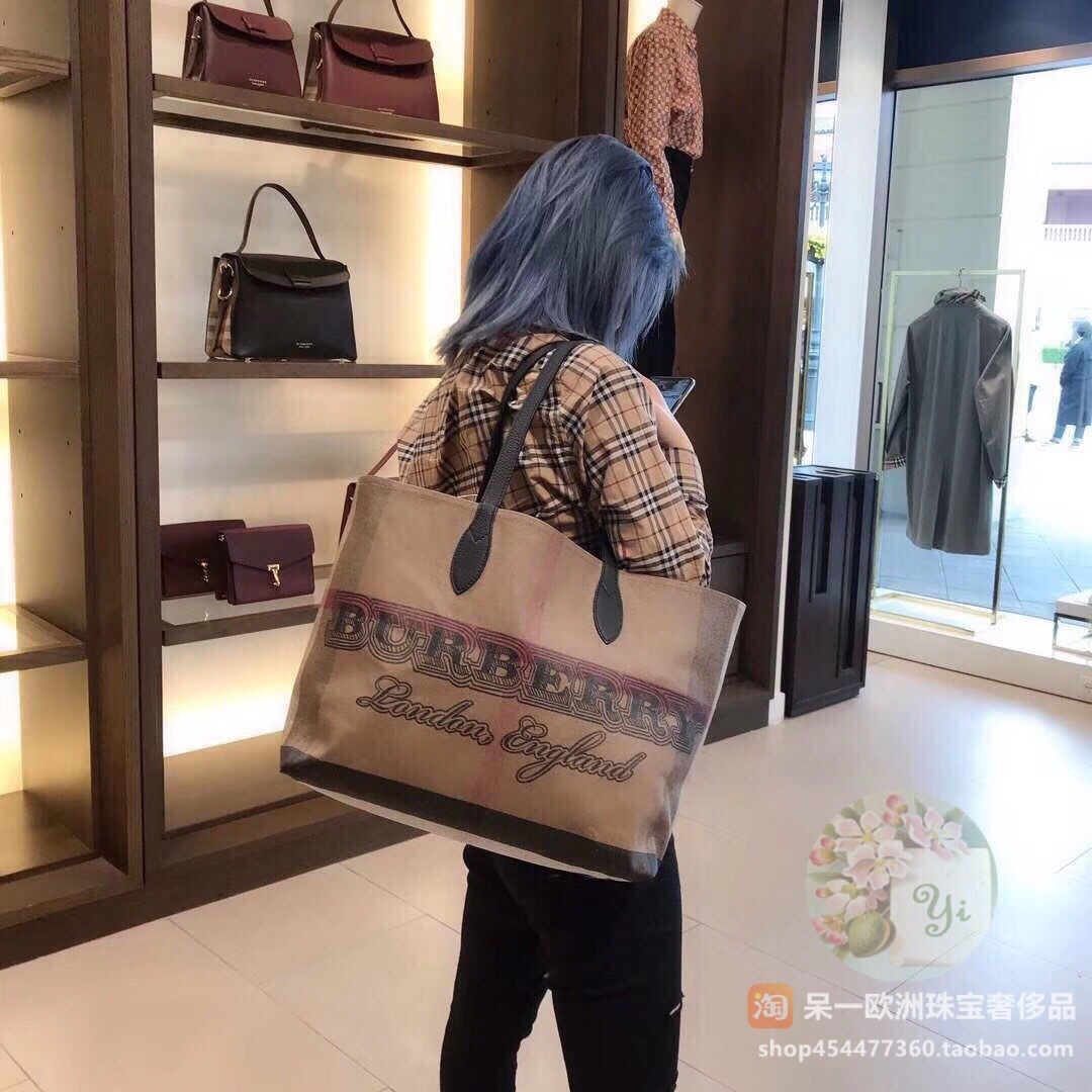 

Etour Burberr y women's double sided one shoulder letter shopping bag Plaid handbag
