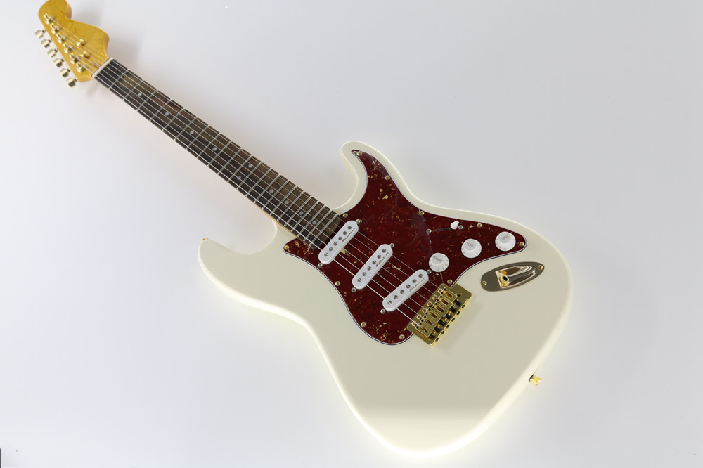

Classical White body electric guitar with Maple neck,Red pearl pickguard,Gold Hardware,Provide customized services