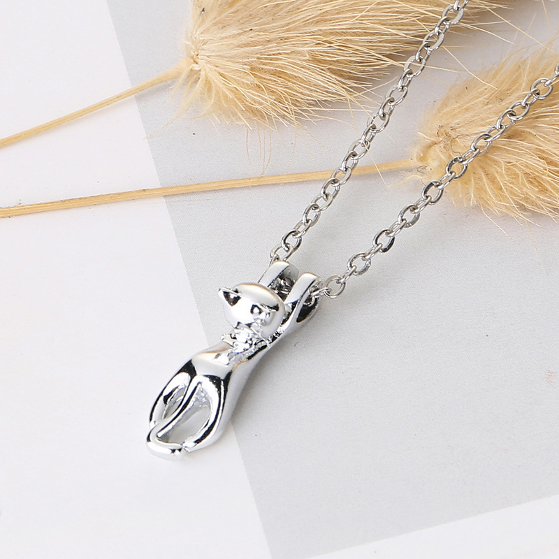 

Lovable Cat Necklace Cat Pendant Clavicle Necklace Female